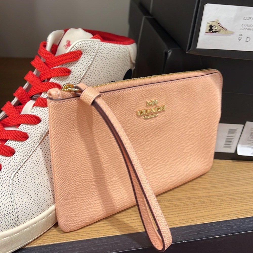 Coach Large Corner Zip Wristlet
IM/Faded Blush - Picture 12 of 16